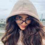 Kayadu Lohar Instagram - 🙃😛😜😙😉☺️😇🫣🤭🐣 #hoodielovin’
