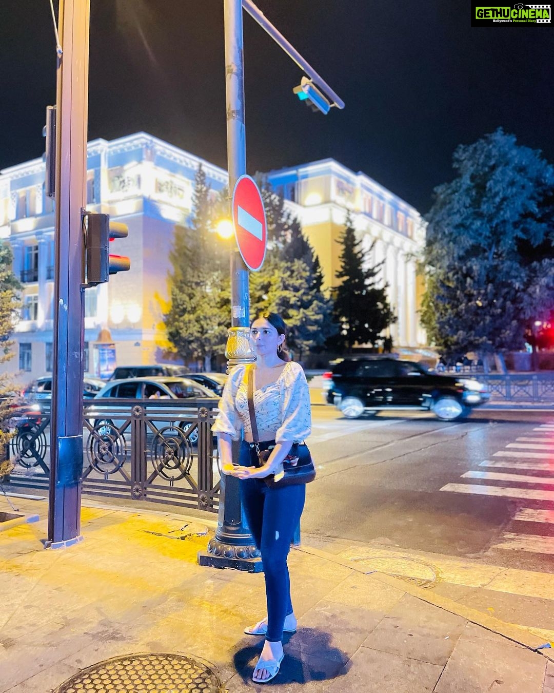 Kayadu Lohar Instagram - Veni Vidi Amavi 💜 Azerbaijan Baku