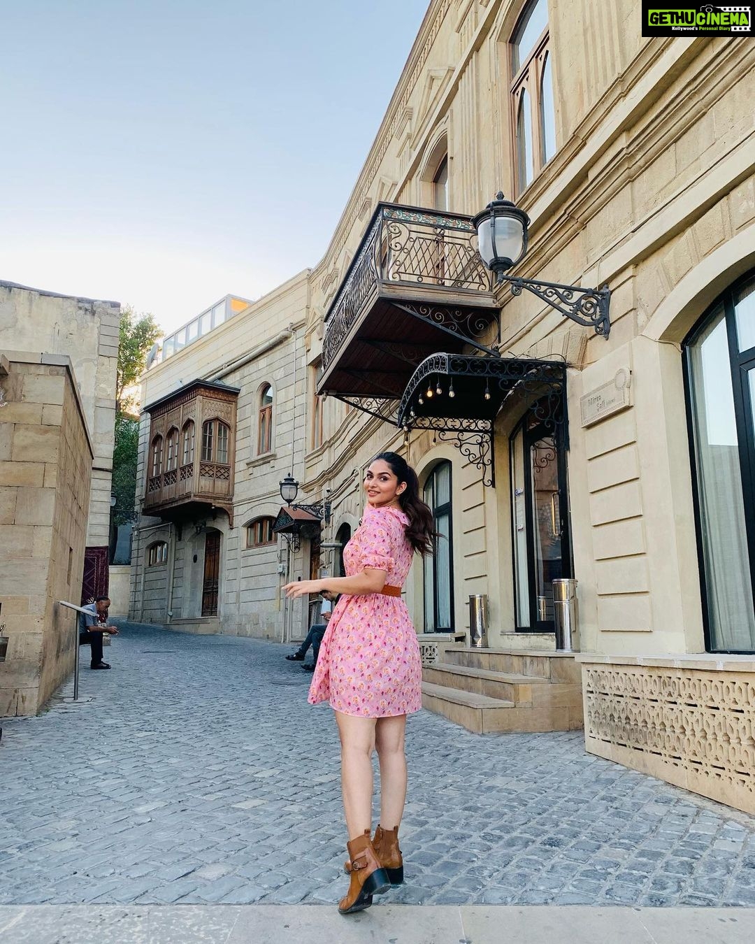 Kayadu Lohar Instagram - My first international trip!💗 #azerbaijan🇦🇿 OLD BAKU