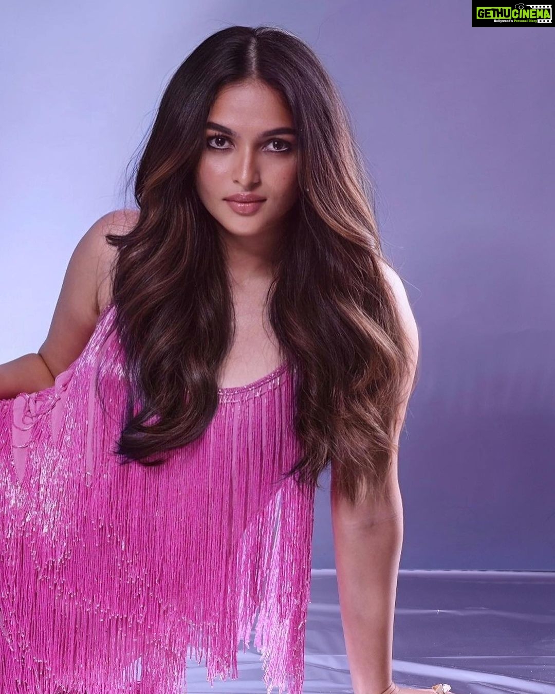 Kayadu Lohar Instagram - 💕🧚🏻♀️✨ COSTUME @devraagh STYLING @styled_by_arundev Photography @plan.b.actions by @jibinartist Photography assist @dayonphotos Studio @maxxocreative , @studio_maxxo Special thanks to @huwais.majeed Makeup: @mukeshmuralimakeover Jewellery @silver_andsalt