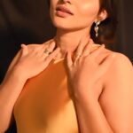 Kayadu Lohar Instagram - #Repost @theharpreets_studio with @use.repost ・・・ Look at that Glow! ✨ @kayadu_lohar_official 📸 @sahil_shah_photography 👗 @stylechic_sakshinahar 💄 @theharpreets_studio