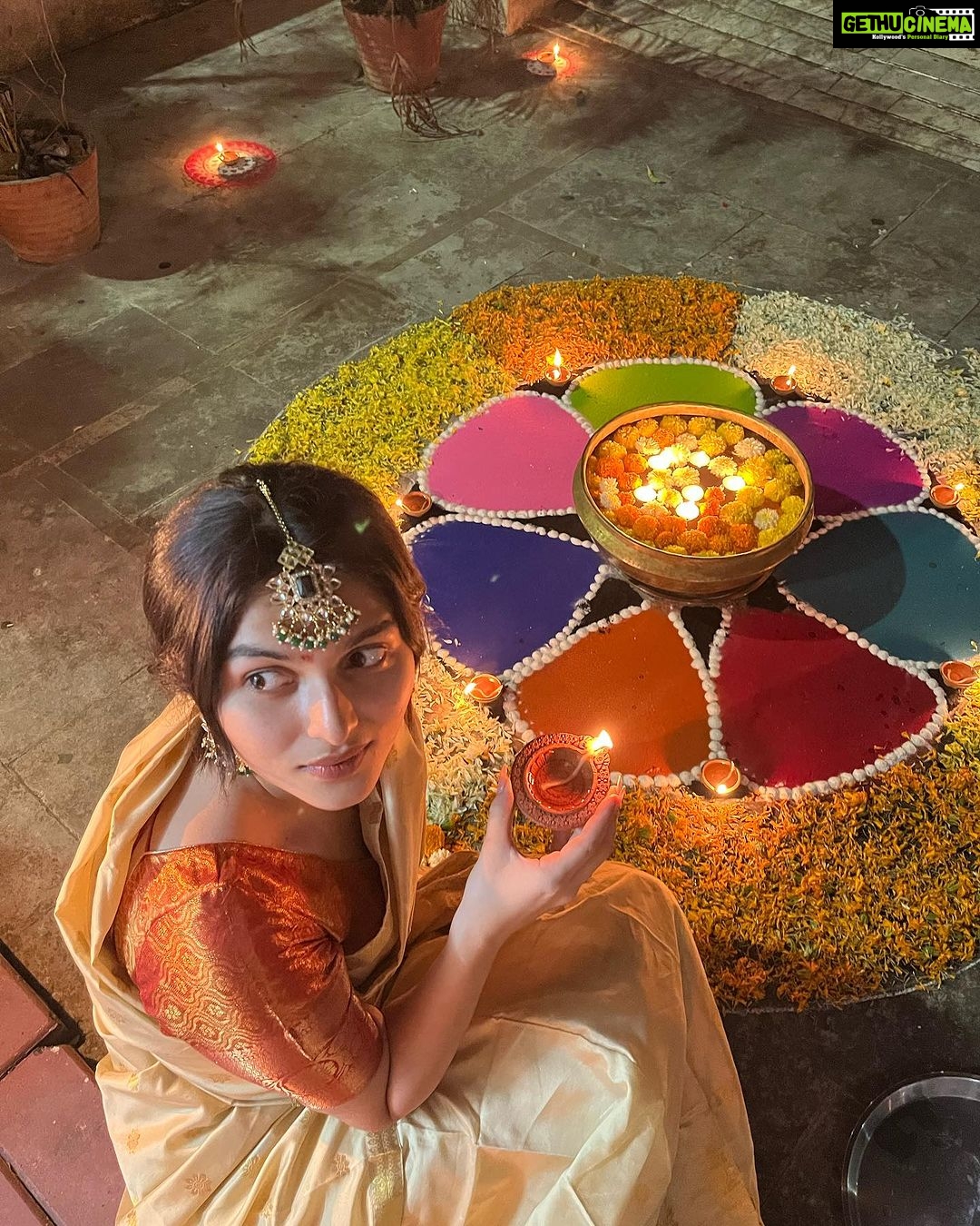 Kayadu Lohar Instagram - Mere tumhaare sab ke liye Happy Diwali 🪔💖