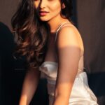Kayadu Lohar Instagram - 💸 @sahil_shah_photography @theharpreets_studio @stylechic_sakshinahar