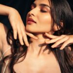 Kayadu Lohar Instagram - 💁🏻‍♀️ @sahil_shah_photography @theharpreets_studio @stylechic_sakshinahar