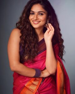 Kayadu Lohar Instagram - Mere tumhare sabke liye Happy diwali 🪔 
.
.
.
.
.
.

COSTUME @devraagh

STYLING @styled_by_arundev 

Photography @its_gireesh

Photography assist @vishnu__photography___

Studio @maxxocreative , @studio_maxxo

Special thanks to @huwais.majeed 

Makeup: @makeup_by_shibinantony

Jewellery @abharanashaala