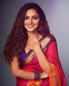Kayadu Lohar Instagram - Mere tumhare sabke liye Happy diwali 🪔 
.
.
.
.
.
.

COSTUME @devraagh

STYLING @styled_by_arundev 

Photography @its_gireesh

Photography assist @vishnu__photography___

Studio @maxxocreative , @studio_maxxo

Special thanks to @huwais.majeed 

Makeup: @makeup_by_shibinantony

Jewellery @abharanashaala
