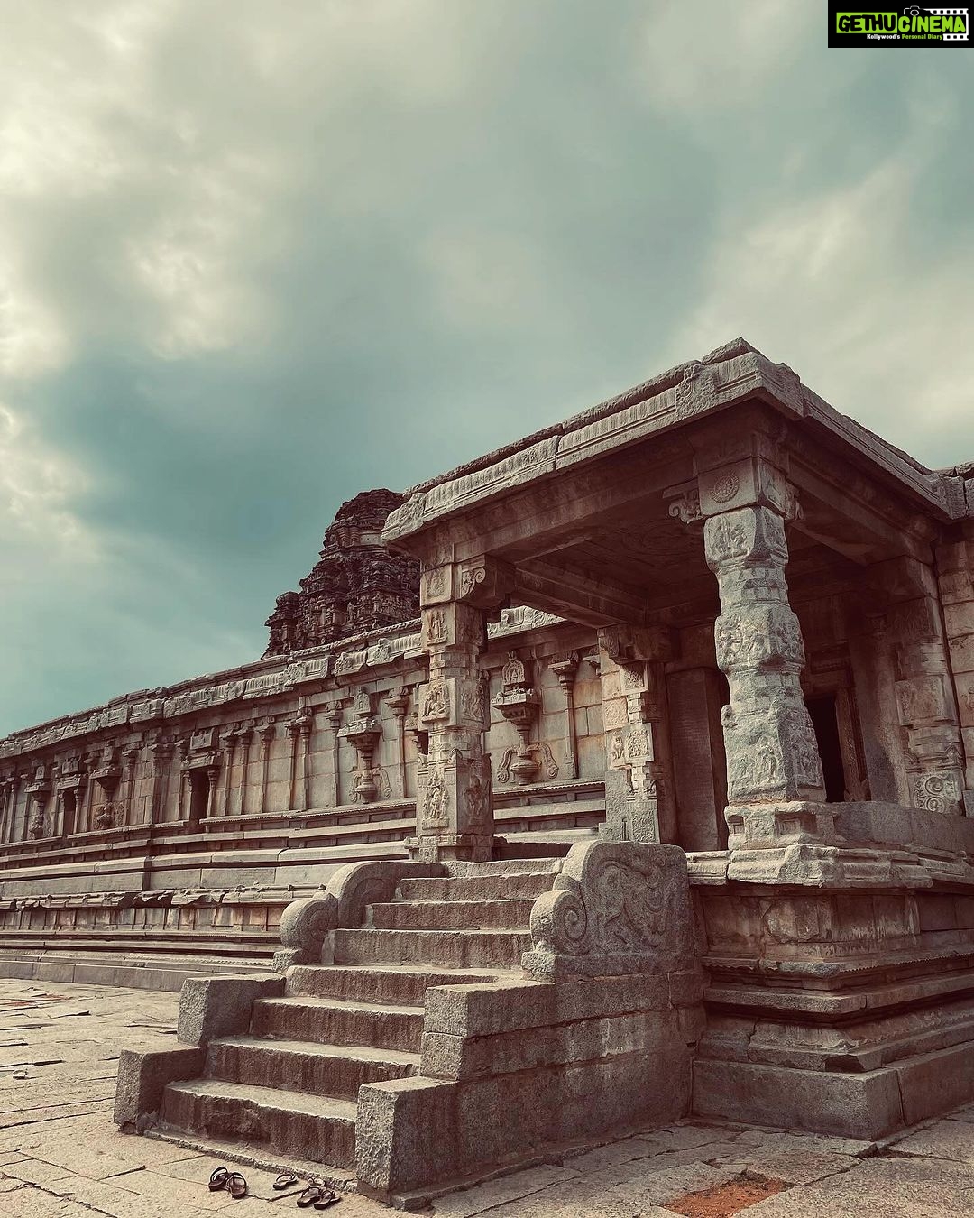 Kayadu Lohar Instagram - One of the things that makes me feel the most alive is travelling and exploring ……..and if friends by your side ….. its the memory that will never fade away ….. clearly Kajal’s laugh for sure 😂 ❤️ @i_am_a_red_devil @ashin_njr @kj_151 Hampi - Unesco World Heritage Site