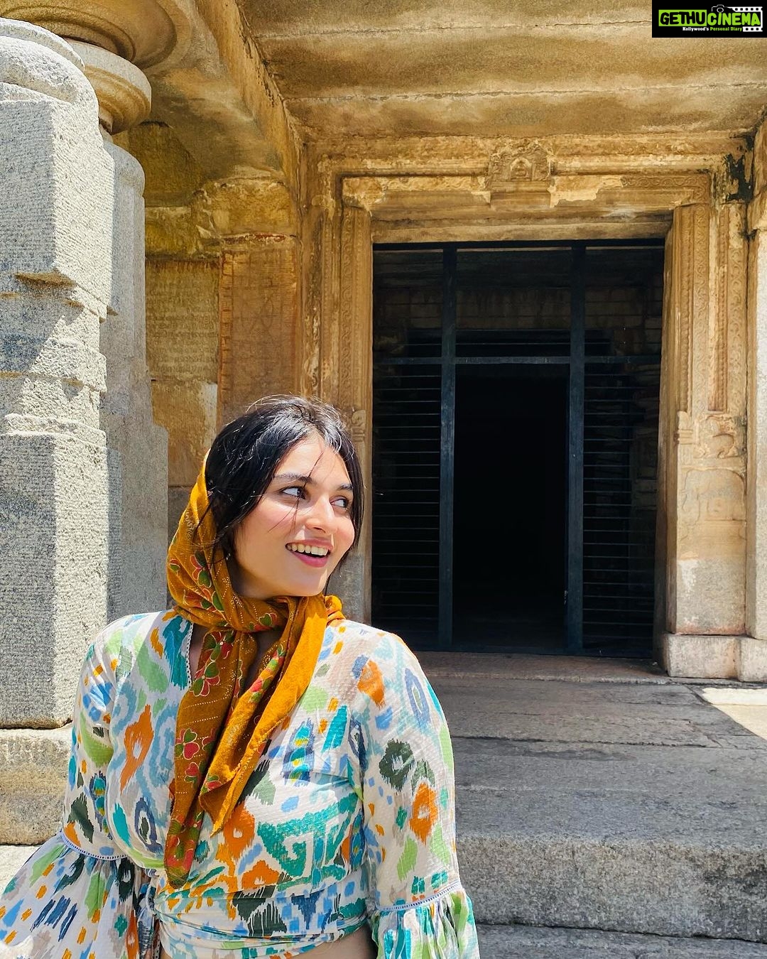 Kayadu Lohar Instagram - sunshine and smiles🤍