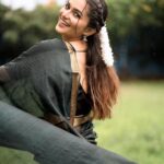 Kayadu Lohar Instagram - she wore a saree and the world stopped ✨🐥 📸 @weareretrospection Makeup and hair @maskmakeupartist Styling @sahivarma_stylist