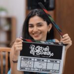 Kayadu Lohar Instagram - 🙏🏼🧿 ORU JATHI JATHAKAM 🎬 @vineeth84 @babuantonyactorofficial @thaha_thug @manu__filmographic @manumanjith_s @shareshmalengandi @prasanth__pattiam @mohananmondodi @talwarisha @verum_varsha @induthampy @aiswaryamithunkoroth @nikhilavimalofficial @poojamohanraj @sayanoraphilip @vidhuprathap_official @kayadu_lohar_official @missparokod @chippydevassy @mridulmnair @sarath_sabha_ @arunpushkaran @renjikankol @rejithaamadhu @nirmal_varghese @_feudal_boy_ @o_viswajith @abraham.ranjan @anil_abraham @shameejkoyilandy @rohanuman @guna_balasubramanian @premlalpattazhy @rafikannadiparambaofficial @nellickaljoseph @sajeevahamed @parappu__ @akkiiphotography @unnachii