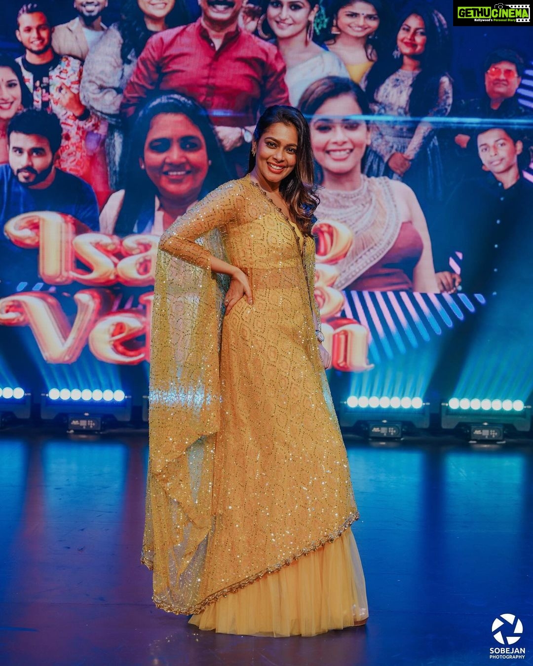 Keerthi shanthanu Instagram - On stage β¨π€ #isaivellam2023 #canada Loved working & being thereπ Overwhelmed with all ur love π After a long time with this fun loving guy @rjvijayofficial π This golden outfit from @studio149 π Thanks to @latikaproductions @latikagoldhouse for havin usπ Thanx for the pics ma @sobejan.photography β¨