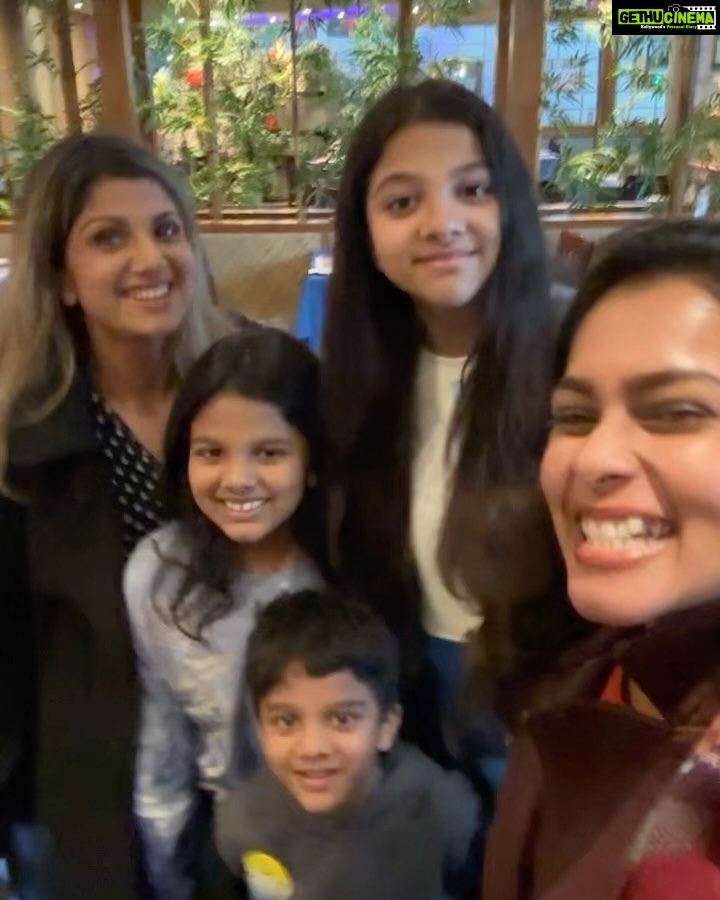 Keerthi shanthanu Instagram - Sucha sweet & cute family ❤️ Touchwood! @rambhaindran_ 🤗 Lovely meeting u all 😍 Thank u had a niceee time 🥰 #canada