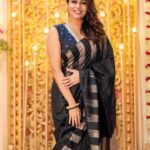 Keerthi shanthanu Instagram – 🖤🤎
This silk saree & colour combo 🖤 Thank u @tuyam_ 🤎
Hairdo & draping @pleats_drapes 
Blouse @poornimas_store