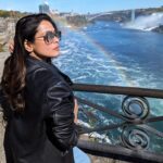Keerthi shanthanu Instagram - Lost in the beauty of my surroundings!🖤🩵 #niagarafalls #canada #rainbow #traveller