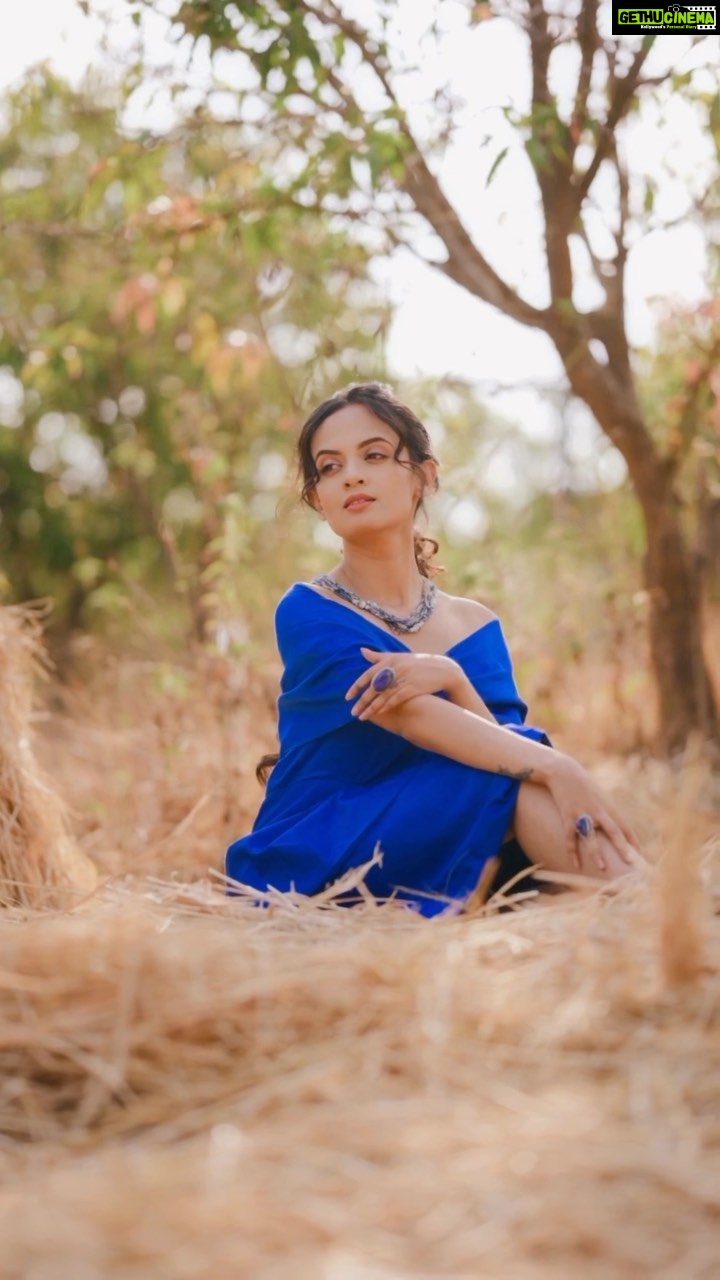 Ketaki Mategaonkar Instagram - Presenting the second look of the beautiful Neelratna Jewellery. 💙 #neelratnajewellery #BlueDiamond Series Credits Photography : @puneduskphotography Set by: @setsbypunedusk Fashion by: @style_by_apurva Makeup: @makeupbyberdesaurabh Jewellery: @neelratnaenergyproducts Outfit - @invogue.by.ruchi #ketakimategaonkar #reelsviral #reel #makeupbeauty #reelsindia #jewellery