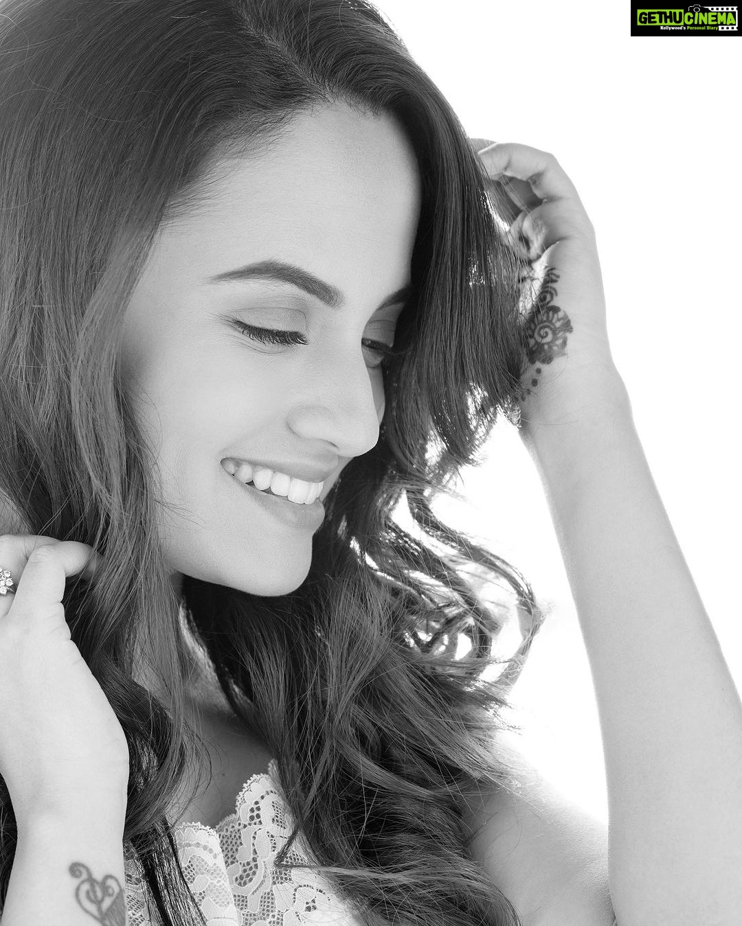 Ketaki Mategaonkar Instagram - Look…blush and smile☺️🥰🩶 It’s black and white and a hundred grays in between😌 Photographer: @abhishekshelarphoto MUA: @makeupbyberdesaurabh Management: @cosmostarmedia #ketakimategaonkar #actress #blackandwhite #monochromatic Mumbai - मुंबई