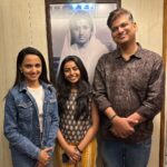 Ketaki Mategaonkar Instagram – One of the most beautiful recording sessions! Recorded “vishwa prarthana “ for Jeevan Vidya Mission and on the occasion of 100th birth anniversary of Sadhguru Shri Vamanrao Pai in the beautiful raag Madhuvanti. ♥️😇📿 I have been a strong believer of praying for the world peace harmony and prosperity since chaildhood and Jeevanvidya has played a key role. It’s a very important emotion one should carry everyday in their hearts. To record the prayer today was an honor. Thank you @mayuresh_pai @mithileshpatankar for the divine composition , and @pralhadpai dada 🌸 for including me in this beautiful project ! @ananddabre for super fast and fun recording session as well ! 

To sing along with @singerhariharana ji , @kaushiki_sings , and many more is an honor. 😇♥️