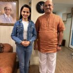 Ketaki Mategaonkar Instagram – One of the most beautiful recording sessions! Recorded “vishwa prarthana “ for Jeevan Vidya Mission and on the occasion of 100th birth anniversary of Sadhguru Shri Vamanrao Pai in the beautiful raag Madhuvanti. ♥️😇📿 I have been a strong believer of praying for the world peace harmony and prosperity since chaildhood and Jeevanvidya has played a key role. It’s a very important emotion one should carry everyday in their hearts. To record the prayer today was an honor. Thank you @mayuresh_pai @mithileshpatankar for the divine composition , and @pralhadpai dada 🌸 for including me in this beautiful project ! @ananddabre for super fast and fun recording session as well ! 

To sing along with @singerhariharana ji , @kaushiki_sings , and many more is an honor. 😇♥️