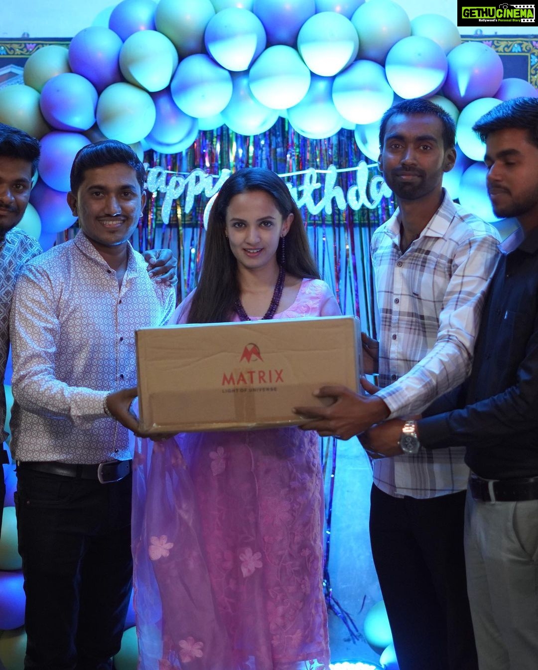Ketaki Mategaonkar Instagram - Ketaki Fakt Tuzyasathi fans group has always been so special to me. Every year with such enthusiasm and love you people celebrate my birthday. Though my birthday was on 22nd February, and I was shooting for my film, you still took the initiative and celebrated my birthday. I really really appreciate it and I'm so grateful to all my fans for showering so much love and loyalty .These are some of the beautiful moments we shared together. I promise to always keep you entertained, make you happy and share the importance of love and giving. Lots of love. Ketaki. ЁЯТЬЁЯе░ рдХреЗрддрдХреА рдлрдХреНрдд рддреБрдЭреНрдпрд╛рд╕рд╛рдереА рд╣рд╛ рдЧреНрд░реБрдк рдорд╛рдЭреНрдпрд╛рд╕рд╛рдареА рдиреЗрд╣рдореАрдЪ рдЦрд╛рд╕ рд░рд╛рд╣рд┐рд▓рд╛ рдЖрд╣реЗ. рдЪрд╛рд╣рддреНрдпрд╛рдВрдЪрд╛ рдПрдХ рдЧреНрд░реБрдк рдЬреЛ рджрд░рд╡рд░реНрд╖реА рдорд╛рдЭрд╛ рд╡рд╛рдврджрд┐рд╡рд╕ рдЗрддрдХреНрдпрд╛ рдЙрддреНрд╕рд╛рд╣рд╛рдд рдЖрдгрд┐ рдкреНрд░реЗрдорд╛рдиреЗ рд╕рд╛рдЬрд░рд╛ рдХрд░рддреЛ. рдореА рдЦрд░рдВрдЪ рдЦреВрдк рдХреМрддреБрдХ рдХрд░рддреЗ рдЖрдгрд┐ рдПрд╡рдвреНрдпрд╛ рд╕рдЧрд│реНрдпрд╛ рдкреНрд░реЗрдорд╛рд╕рд╛рдареА рдХреГрддрдЬреНрдЮрддрд╛ рд╡реНрдпрдХреНрдд рдХрд░рддреЗ. рдХрд╛рд╣реА рдлреЛрдЯреЛрдЬреН рд╢реЗрдЕрд░ рдХрд░рддреАрдпреЗ. рдорд╛рдЭреНрдпрд╛ рдЧрд╛рдгреНрдпрд╛рддреВрди рдЖрдгрд┐ рдХрд▓реЗрддреВрди рддреБрдореНрд╣рд╛ рд╕рд░реНрд╡рд╛рдВрдирд╛ рдЖрдирдВрдж рджреЗрдгреНрдпрд╛рдЪрд╛ рдиреЗрд╣рдореАрдЪ рдкреНрд░рдпрддреНрди рдЕрд╕реЗрди . рдкреНрд░реЗрдо. рдХреЗрддрдХреА.тЭдя╕П #birthday #ketakimategaonkar #happybirthday Pune, Maharashtra