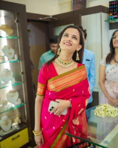 Ketaki Mategaonkar Instagram - Neelratna Jewellery! Sharing some beautiful moments of the opening ceremony of this beautiful unique jewellery brand @neelratnaenergyproducts. I have a special liking for jewellery and to be a brand ambassador for this one is an honor. 💫♥️💜 @neelratnaenergyproducts