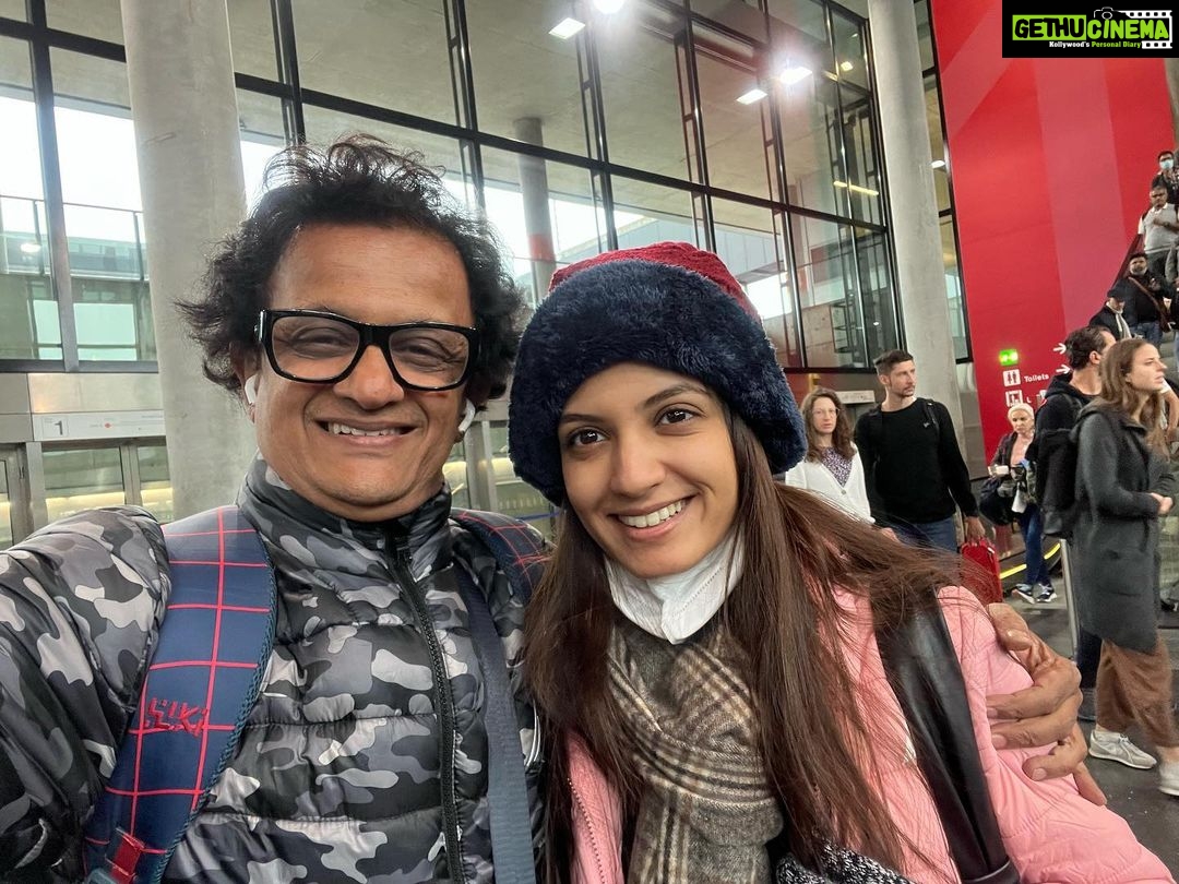 Ketaki Mategaonkar Instagram - Zurich! ❄️❄️🥰🥰🦋🦋My dearest baba and me.. #NewFilm #ComingSoon Excited !!