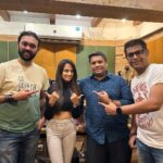 Ketaki Mategaonkar Instagram - And when they come together after a long time.. something magical is about to happen… @chinarkharkar @ogalemaheshofficial @mangeshkangane. The two perfectionists Chinar-Mahesh and an incredible lyricist! And me🥰 After 2 SUPER HITS… Mala Ved Lagale and Sunya Sunya which went to almost 30 Million. And this one? Well.. you’ll know soon. #ComingSoon #NewProject