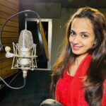 Ketaki Mategaonkar Instagram - Recorded a beautiful one for something absolute divine. ♥️ #ketakimategaonkar #singersongwriter #recordingstudio #explorepage #feature #instagram #instagood #photooftheday #instadaily #picoftheday