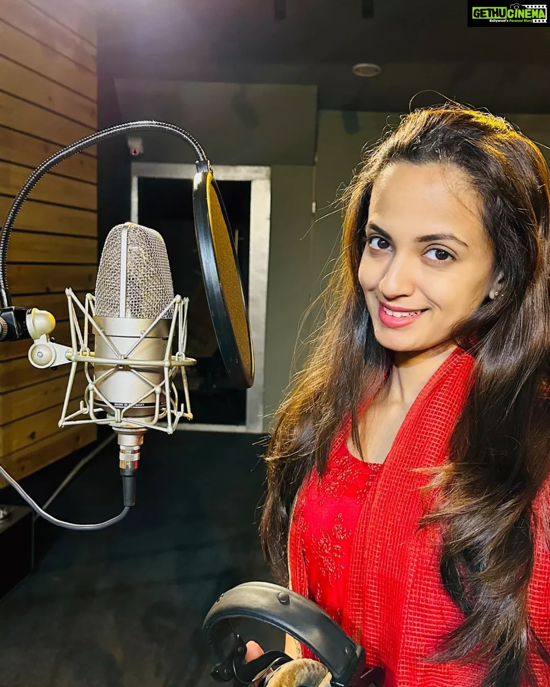 Ketaki Mategaonkar Instagram - Recorded a beautiful one for something absolute divine. ♥️ #ketakimategaonkar #singersongwriter #recordingstudio #explorepage #feature #instagram #instagood #photooftheday #instadaily #picoftheday