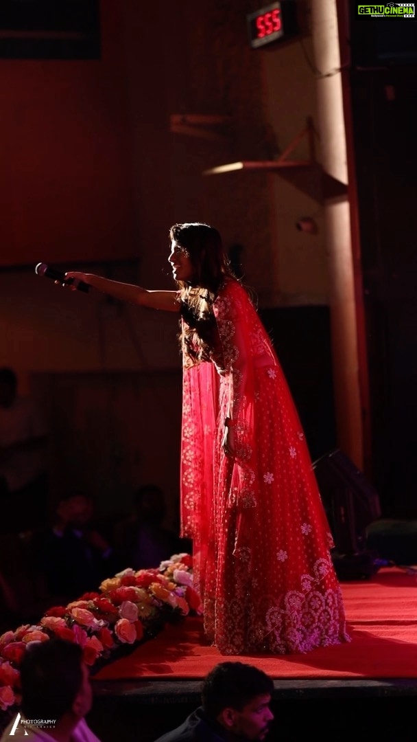 Ketaki Mategaonkar Instagram - I Love You All ❤️ 📸 @asifshaikhphoto #ketakimategaonkar #reels #concert #music #reelkarofeelkaro #reelitfeelit #reelsinstagram #reelsviral #remix #song #chalahawayeudya #marathi #explorepage #musical Pune, Maharashtra