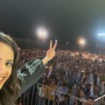 Ketaki Mategaonkar Instagram – Madness and love of all you amazing fans in Beed yesterday!! 🩷🙏🏻😘😘 @deepraj_official 
Jeev baghun zalay yeda pisa..😎 #ankush Promitions
More stories, more videos coming soon on my YouTube! 🩷