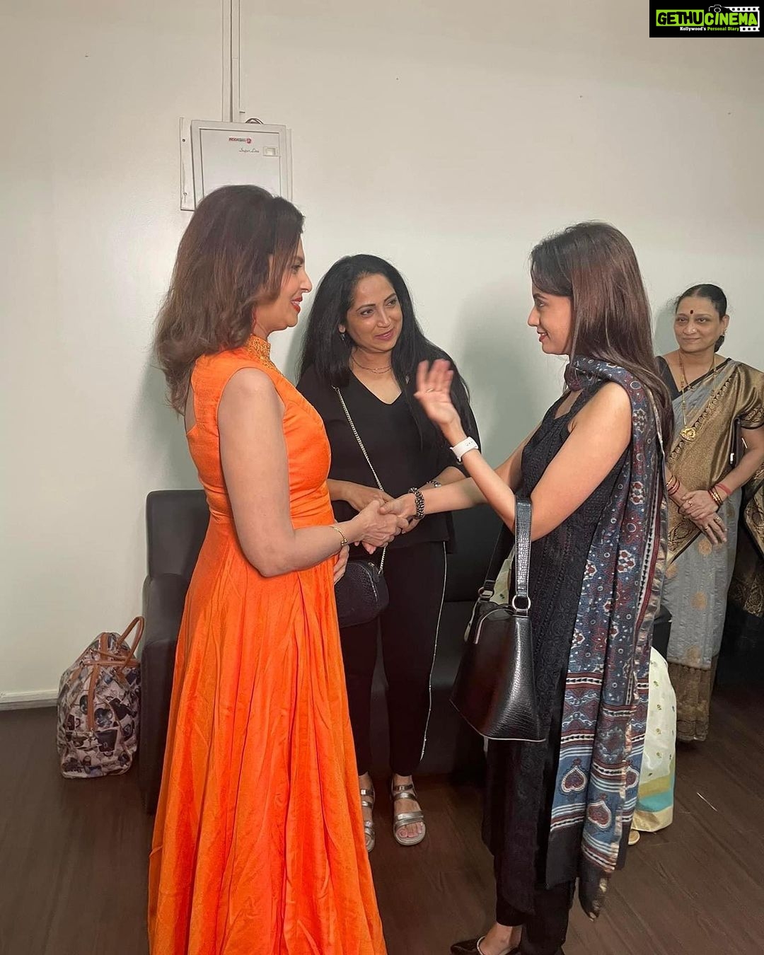 Ketaki Mategaonkar Instagram - HAWAHAWAI Premier moments ! I loved the movie. Such a sweet and inspiring story of every woman who has the power to run her passion and household both at the same time. I request all of you to watch the beautiful film especially with your mothers or women in your houses. Beautiful story, wonderful music by @pankajjpadghan , apt BGM by @amarmohile . It was endearing to hear a song in my fav, the greatest @asha.bhosle tai’s voice . The evergreen @varshausgaonker you’re stunning as always ! ♥️♥️🥰🥰 Congratulations @vijayshinde and @maheshtilekar for this beautiful film!