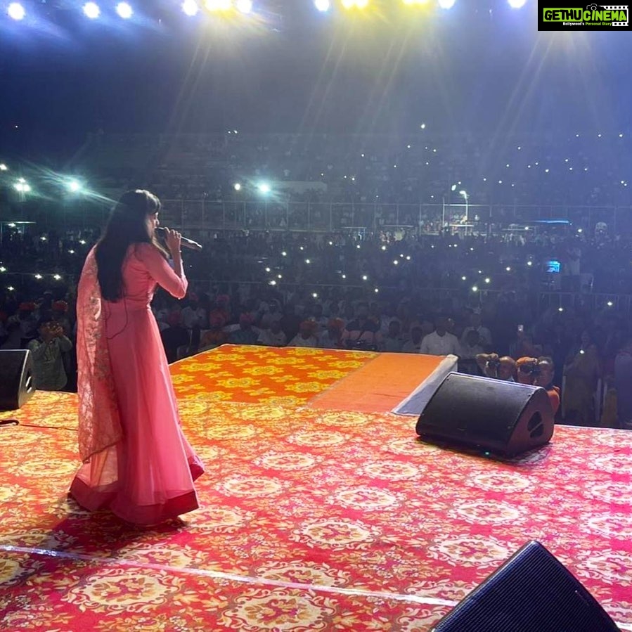 Ketaki Mategaonkar Instagram - One of the Most overwhelming nights!! To witness this ! 🥹♥️ #KetakiMategaonkarLiveinConcert in a stadium with an audience more than 15 thousand in Sangli ! I witnessed it before for only when I performed for award shows and events with multiple artists but this level of love and mad energetic fans for my own concert Was a first one! Just one word! GRATITUDE ! ♥️🥹 I would like to thank Roopam, all my amazing team of musicians and above all God! 🌸💜♥️ Videos coming soon! Moraya!🙏🏻