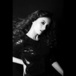 Ketaki Mategaonkar Instagram - There’s something about black🖤🖤🖤 . Photographer: @akki_paranjape_ Makeup: @thevinodsarodemakeupdesigner . ——————— #ketakimategaonkar #blackoutfit #blackwhite Pune, Maharashtra