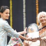 Ketaki Mategaonkar Instagram – Extremely honored to share that I received one of the most prestigious awards “Manik Verma Puraskar” from the hands of Padmavibhushan Dr. Prabhatai Atre. I sincerely thank Swaranand Pratishthan for this great honor. One of the most cherishable moments was I received this award in the auditorium of my school Kalmadi High School. I humbly receive this award and dedicate it to my parents, my gurus, and all of you wonderful listeners and fans. I shall continue to work harder and spread happiness through my music. All my love. Ketaki.❤️
.
Makeup: @diptimakeupartist
Outfit: @labelsoniyasaanchi 
Click: @rushi_clicker 
Managed by @cosmostarmedia 
.
#ketakimategaonkar #grateful #award #manikvarma