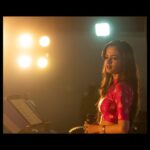 Ketaki Mategaonkar Instagram - Some snippets from the recent concert in Pune❤️ What a blast, packed audience! . 📸: @akki_paranjape_ . #ketakimategaonkar #event #singersongwriter #actress #chalahawayeudya