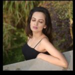 Ketaki Mategaonkar Instagram - Like a butterfly, her wings unfolded 🦋💜 . 📸 @akki_paranjape_ 💄 @vinodsarode 📍 @jzlakeviewpune #ketakimategaonkar #indianactress #photoshoot #singersongwriter 24 hours left post an appeal to remove-your-violation. See Why