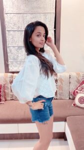 Ketaki Mategaonkar Instagram - 😆😆😆 #ketakimategaonkar #reelsinstagram #reels #reelkarofeelkaro #reelitfeelit #danceorigin #dancereels #remix #explorepage #reelsindia #reelsviral