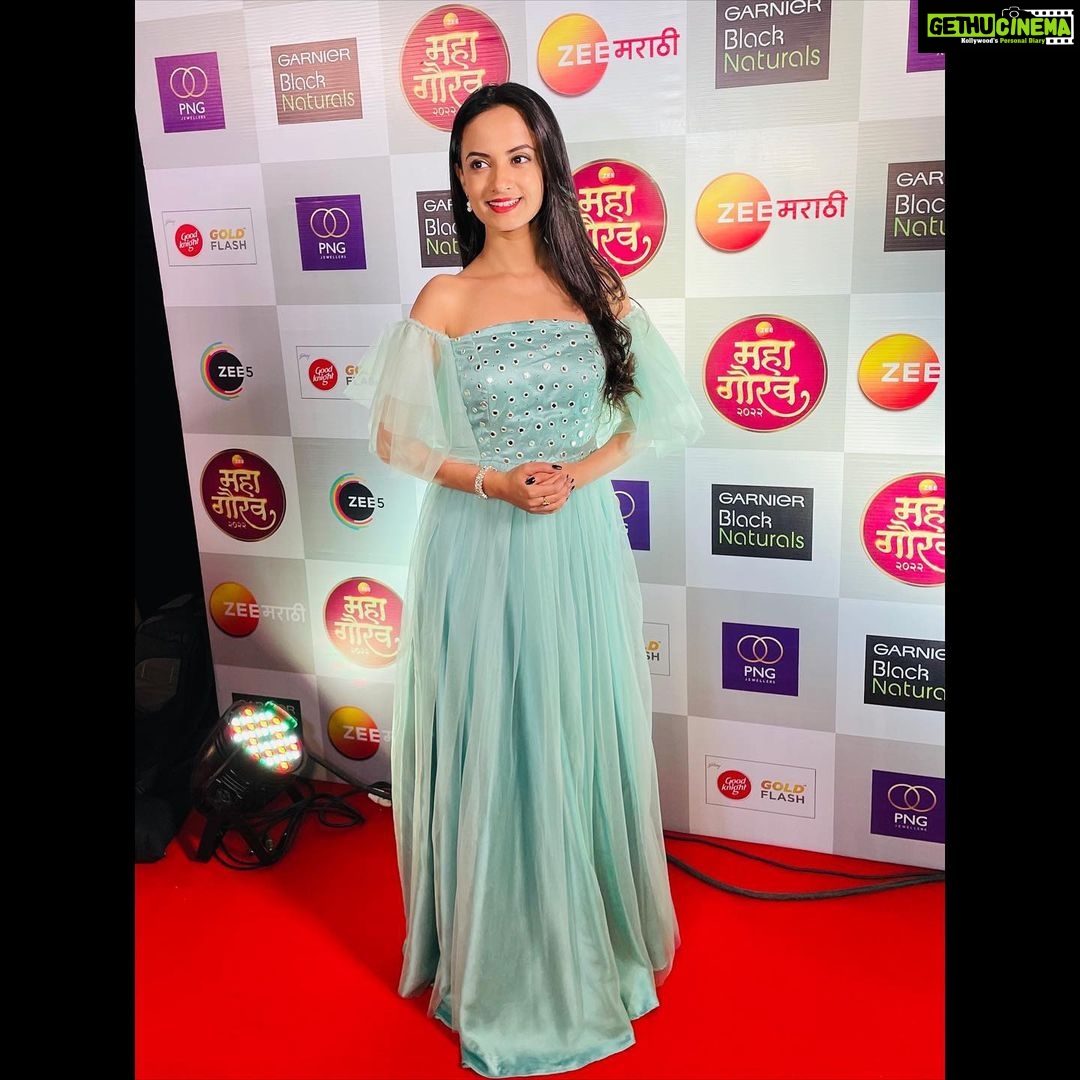 Ketaki Mategaonkar Instagram - Blessed to be a शिरोडकर 💜 Shala honoured at Zee Maha Gaurav, as one of the best film in past 21 years. Shala in 2012. 20 years of Zee Gaurav and now we artists are carrying forward the legacy. It's the entire team that made the film Shaala so commendable. Shala will always have a special place in my heart as my first film. Thank you Fam❤️ , its your love that we are here, holding onto this beauty! @zeemarathiofficial 👗: @bavanni_by_poojak #ketakimategaonkar #ootd #indianactress #singersongwriter Mumbai - मुंबई