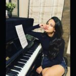 Ketaki Mategaonkar Instagram – Me when they say “Okay ketaki , play the whole piece now in one go”.😂💜 #midmusiccrises