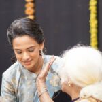 Ketaki Mategaonkar Instagram - Extremely honored to share that I received one of the most prestigious awards "Manik Verma Puraskar" from the hands of Padmavibhushan Dr. Prabhatai Atre. I sincerely thank Swaranand Pratishthan for this great honor. One of the most cherishable moments was I received this award in the auditorium of my school Kalmadi High School. I humbly receive this award and dedicate it to my parents, my gurus, and all of you wonderful listeners and fans. I shall continue to work harder and spread happiness through my music. All my love. Ketaki.❤️ . Makeup: @diptimakeupartist Outfit: @labelsoniyasaanchi Click: @rushi_clicker Managed by @cosmostarmedia . #ketakimategaonkar #grateful #award #manikvarma