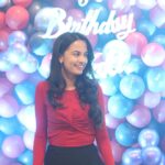 Ketaki Mategaonkar Instagram - For the past few years it has been extremely special for me to celebrate my birthday every year with my well wishers and my fans🤗. But due to the Pandemic I couldn’t meet them for the past 2 years and this was bothering me. I missed you all. This year I have been busy with my shoot and my mother asked me to come home for some work. She took me out, I didn’t know where we were going. Upon reaching I was welcomed by this wonderful group of fans. I couldn’t hide my emotions. They had planned such a beautiful surprise for me. Thank You so so much ‘Ketaki Fakta Tujhyachsathi Group’ for making my day soooo special . I love you all from the bottom of my heart.❤️. I am because of you my fans. गेल्या काही वर्षांपासून माझा वाढदिवस माझ्यासाठी खूप खास बनलाय, कारण मी तो माझ्या well wishers आणि फॅन्स सोबत सेलिब्रेट करते. 🤗 पण कोरोना असल्याने मी त्यांना दोन वर्ष भेटू नाही शकले . ह्या वर्षी मी शूटिंग मध्ये व्यस्थ होते आणि आईने काहीतरी कामासाठी घरी बोलावलं. आम्ही दोघी बाहेर गेलो, आणि मला माहीत नव्हतं की आम्ही कुठे जात आहोत. पोहोचल्या नंतर एकदम खूप साऱ्या फॅन्स कडून माझं स्वागत झालं . त्यांनी खूप काही surprises plan केले होते. माझा दिवस खास बनवण्यासाठी "केतकी फक्त तुझ्यासाठी " ग्रुप चे मी खूप खूप आभार मानते. तुम्ही सगळे फॅन्स माझे खूप लाडके आहात. ♥️मी जे काही आहे ते तुमच्यामुळेच आहे. @wanderwithseaa @the_daily_baker_official #ketakimategaonkar #latepost #birthdaypost Pune, Maharashtra