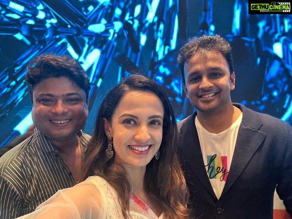 Ketaki Mategaonkar Instagram - What a wonderful evening concert with @hrishikesh_ranade and @rahulsaxenasings ! Performed for ISOCON where all the listeners were all the ENT specialists and surgeons .. in short our voice savers! 🥰🥰🧿☺️