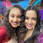 Ketaki Mategaonkar Instagram – Incredible Time With Incredible People ☺️💜
Don’t forget to watch Chala Hawa Yeu Dya tomorrow!

#ketakimategaonkar #panghrun #chalahawayeudya #laugh #funtime