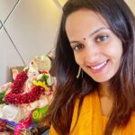 Ketaki Mategaonkar Instagram – Aapana sarvanna ganeshotsavachya khoooop khooop shubhechha! THIS YEAR! Bappa has brought a lot of blessings with him and blessed me with something incredible. Will share the news soon🥰🌸☘️♥️😇🙏🏻