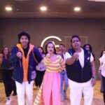 Ketaki Mategaonkar Instagram – रोमँटिक संगीताची सुरेल बरसात करत, “अंकुश” च मनाला मंत्रमुग्ध करणार “व्हेरिफाईड झालोया” हे गाणं आलं आहे फक्त “झी म्युझिक मराठी” वर.. तर या सुरेल प्रेम-गीताच्या सागरात बुडून जा..आणि गाण्याचा आनंद घ्या..

Watch the lively and catchy “Verified Zaloya” song from ANKUSH live now exclusively on Zee Music Marathi! 

Music Label- @zeemusicmarathi

Produced by- @omkarfilmscreations
@ra_ghule

Choreographed by- @ganeshacharyaa
@gadabollywood

DOP of Song- @ajaypandey_dop

Song Edited By- @manojmagarr

Music by-  @amitrajmusic

Singer-
@amitrajmusic ft @harshavardhan_wavre
@ketakimategaonkar

Lyrics by- @kshitijpatwardhan

@nishantdhapse 
@deepraj_official
@ketakimategaonkar
@sayaji_shinde
@mangeshdesaiofficial
@chinmayudgirkar
Shashank Shende
@rutuja_bagwe
Gaurav more
@poojaanayak
@bharatganeshpure_official
@nageshbhosleofficial
@xeonmovies
@filmastrastudios
@promoboxstudios

#ankush #verifiedzaloya #livelysong #funkysong #romanticsong #marathisong #marathi #action #upcomingmovie #staytuned #cinema #film #instagram #explorepage