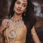 Ketaki Mategaonkar Instagram - One of my favourite shoots!! 😇 #neelratnajewellery #Manmohini Series Credits Photography : @puneduskphotography Set by: @setsbypunedusk Fashion by: @style_by_apurva Makeup: @makeupbyberdesaurabh Jewellery: @neelratnaenergyproducts Outfit: @labelveena Brand Ambassador: @ketakimategaonkar