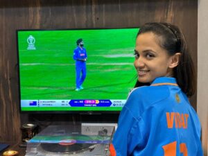 Ketaki Mategaonkar Instagram - Best BHAUBEEJ with @siddhant_joshi0110 🥰😇♥️ ! Even though I don’t understand cricket, I enjoy it . @rituparnas_photo_poetry thanks for this super cool VIRAT T-shirt😁. Come on india ! ♥️