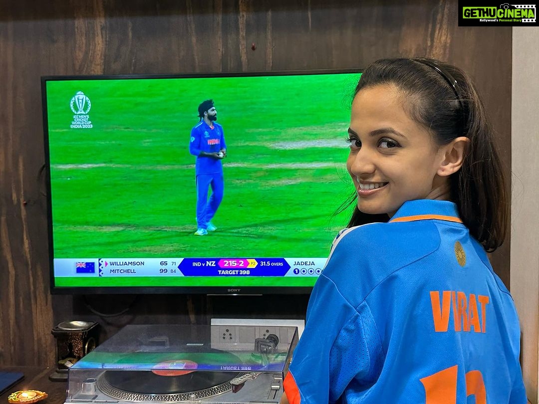 Ketaki Mategaonkar Instagram - Best BHAUBEEJ with @siddhant_joshi0110 🥰😇♥️ ! Even though I don’t understand cricket, I enjoy it . @rituparnas_photo_poetry thanks for this super cool VIRAT T-shirt😁. Come on india ! ♥️
