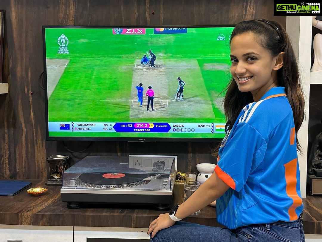 Ketaki Mategaonkar Instagram - Best BHAUBEEJ with @siddhant_joshi0110 🥰😇♥️ ! Even though I don’t understand cricket, I enjoy it . @rituparnas_photo_poetry thanks for this super cool VIRAT T-shirt😁. Come on india ! ♥️