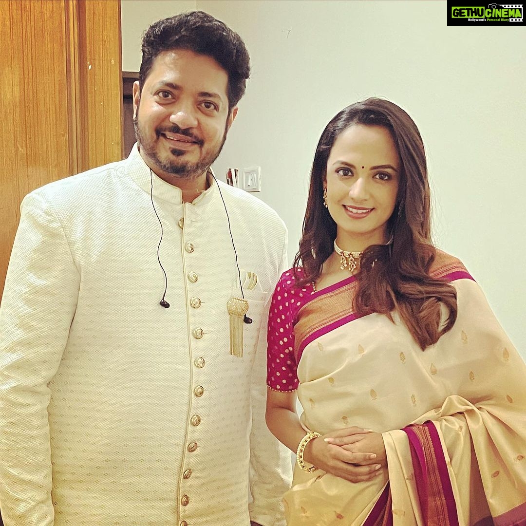 Ketaki Mategaonkar Instagram - Fantastic concert on the occasion of 15th of august at Ravindra Natya Mandir mumbai , with all these amazing people and superb team of musicians♥️😇! @swapnnil_bandodkar @rahul_1982 @uttarakelkar04 @madhurikarmarkar ! It was an honor to sing some beautiful patriotic songs after a long time!